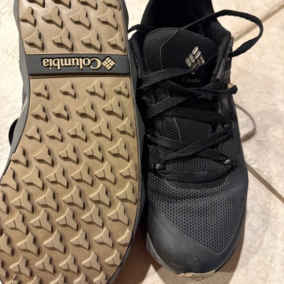 Men Columbia sneaker size 8.5 - Picture 2 of 3